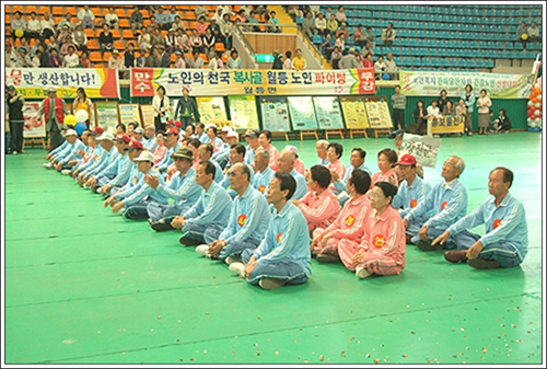 2차 결선을 앞둔 55명의 건강노인 후보들 